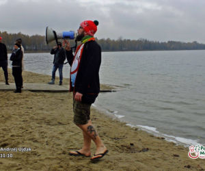 Pogoria Morsuje. Dąbrowskie morsy rozpoczęły sezon i zapraszają do lodowatych kąpieli [ZDJĘCIA, WIDEO]