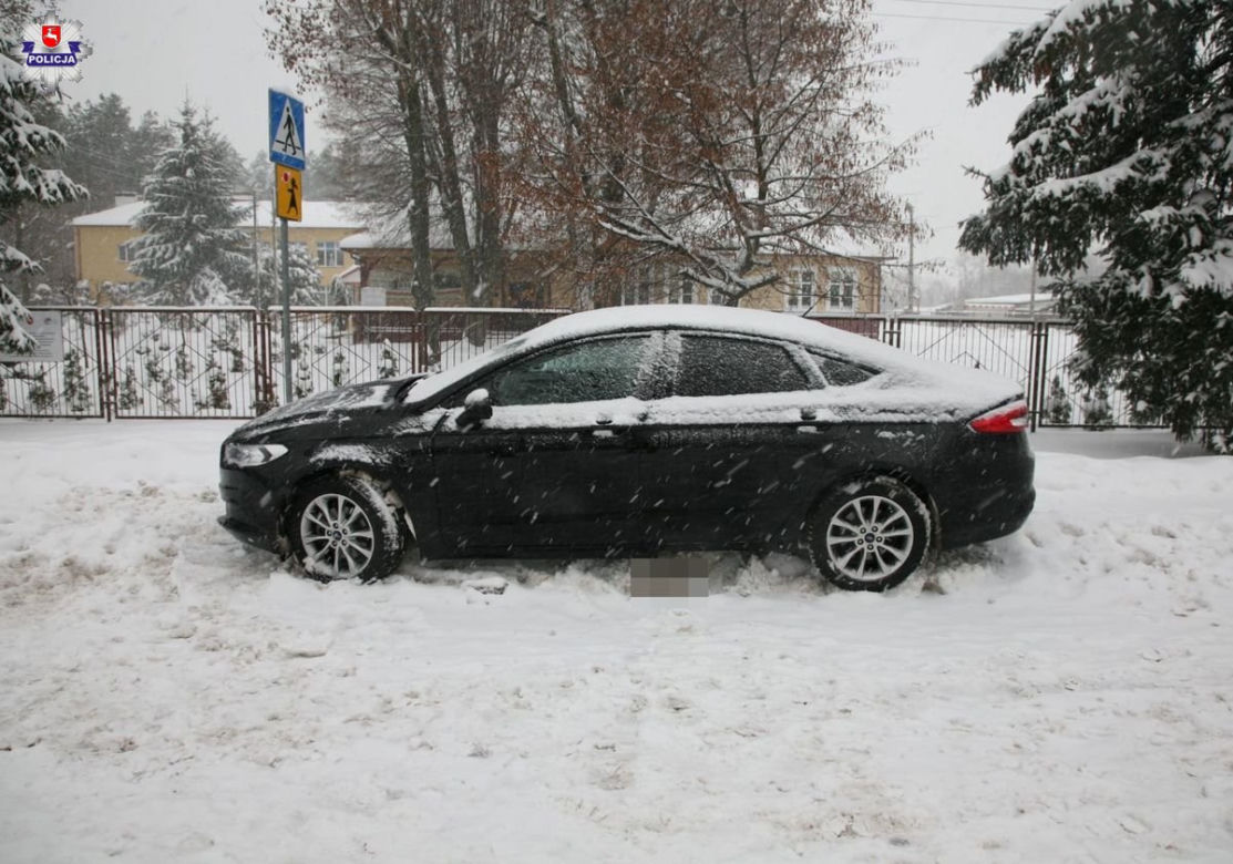 Koszmar w Żabiej Woli! 14-letnią Agatkę potrącił dostawczak. Chwilę po tym przejechał po niej ford 