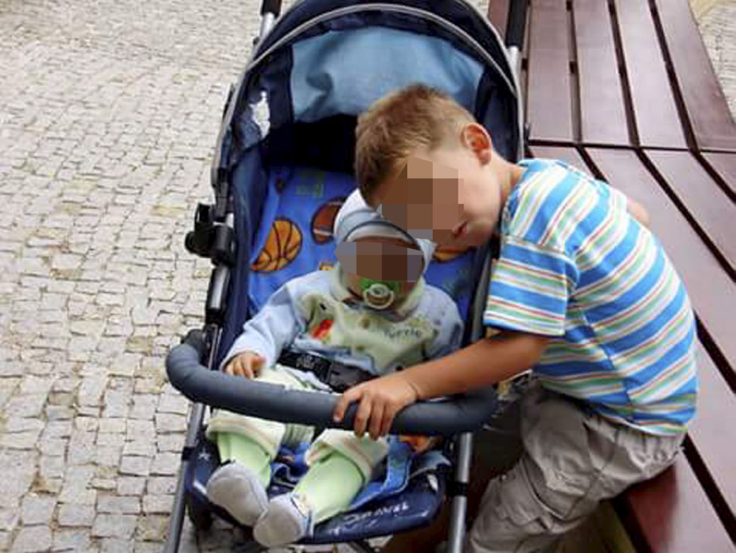 ZŁAMAŁA NOGĘ, OSIEROCIŁA DWOJE DZIECI.