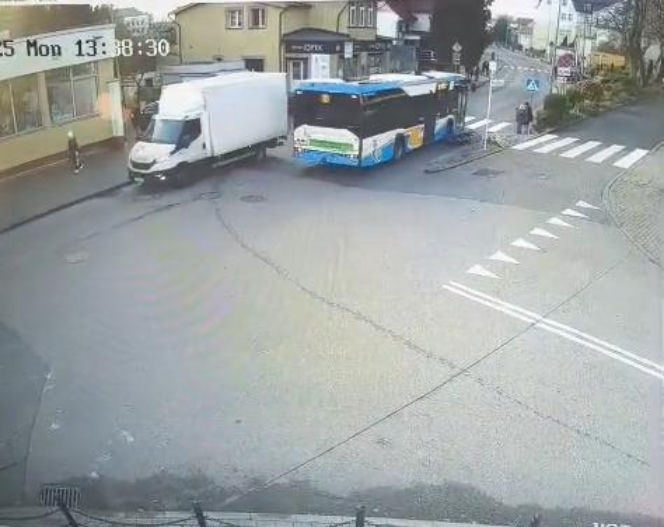 Autobus potrącił 74-letnią rowerzystkę