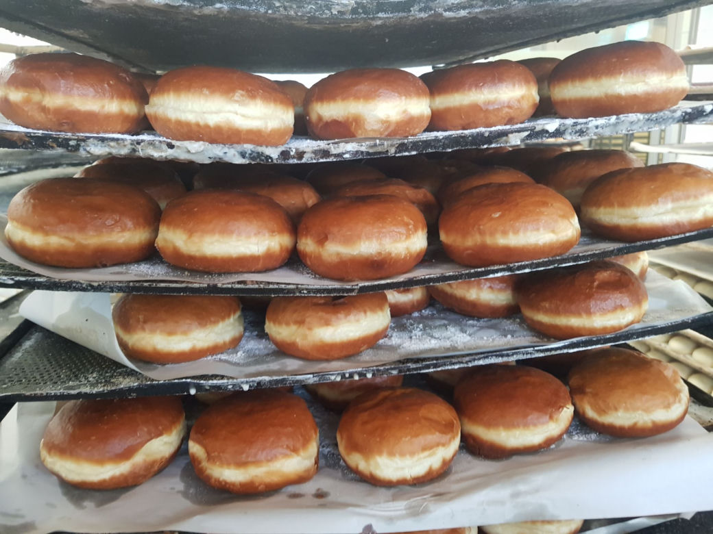 Tłusty czwartek w Olsztynie – Jak powstają pyszne pączki?