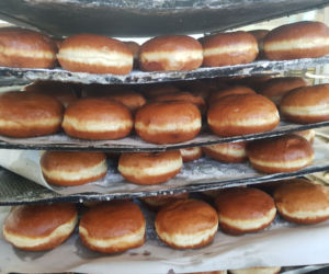 Tłusty czwartek w Olsztynie – Jak powstają pyszne pączki?