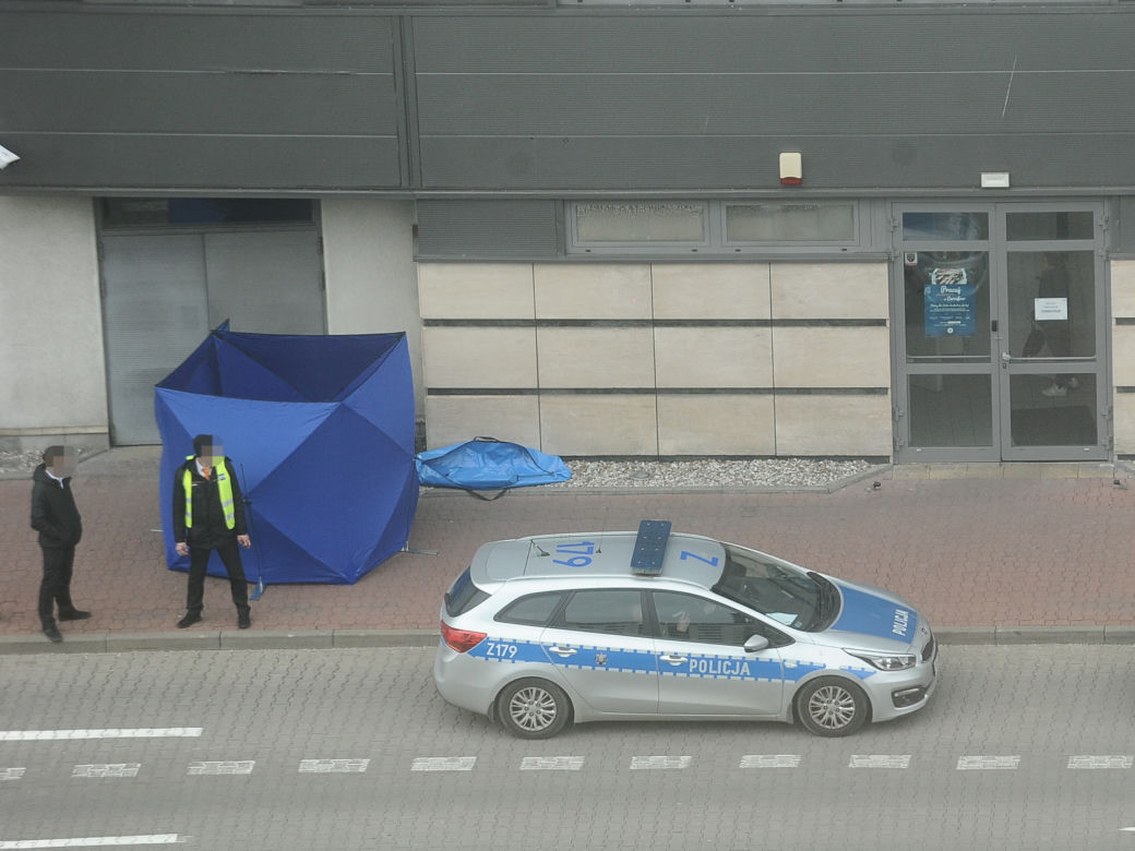  Zwłoki mężczyzny pod galerią handlową na Pradze-Południe