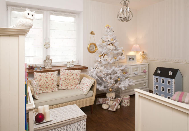 Świąteczne choinki w bieli