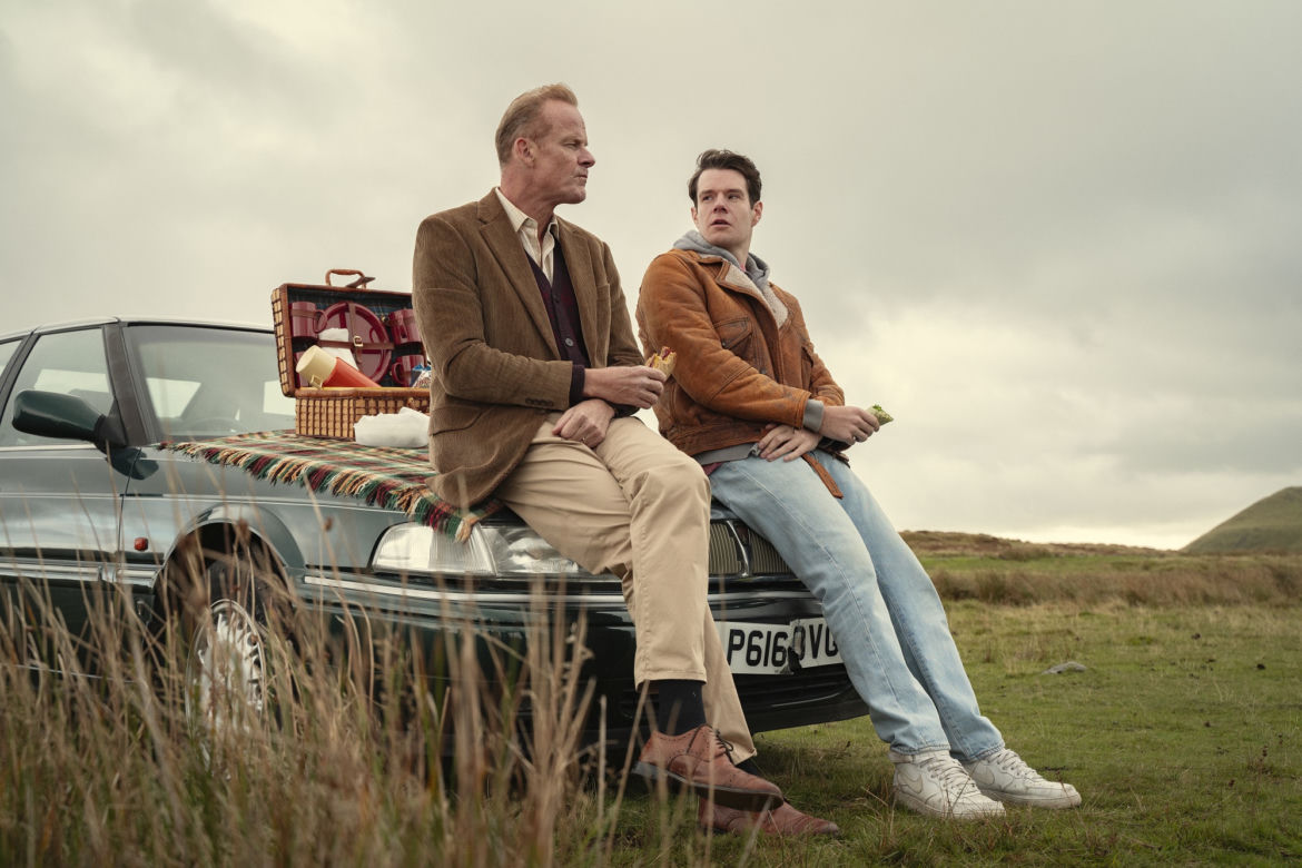 Alistair Petrie jako Michael Groff i Connor Swindells jako Adam Groff