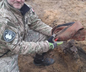 Sensacyjne odkrycie w starachowickim lesie! Pod ziemią przeleżało ponad 80 lat