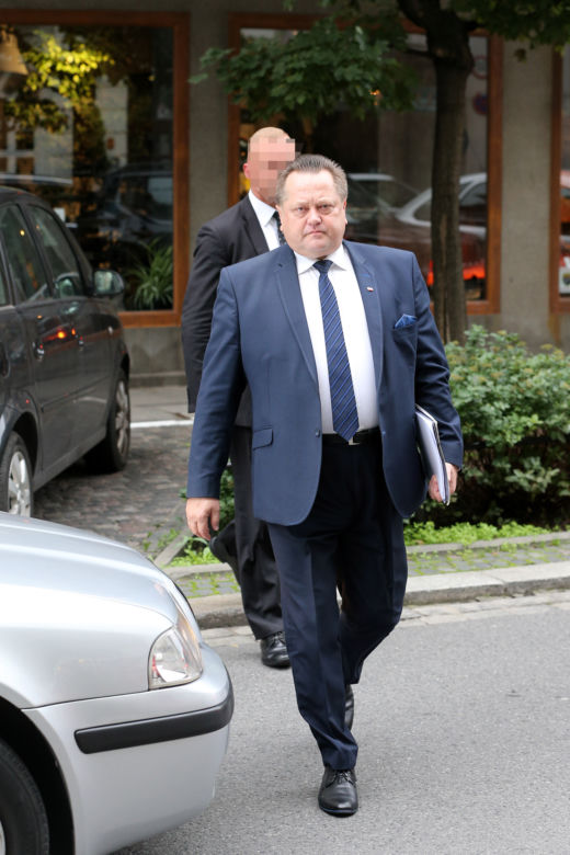 MINISTER ZIELIŃSKI CHCIAŁ WYLEGITYMOWAĆ.