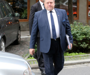 MINISTER ZIELIŃSKI CHCIAŁ WYLEGITYMOWAĆ.