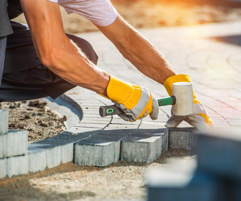 Prawidłowe układanie nawierzchni z kostki, płyt i betonu