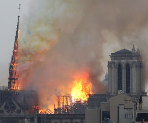 Płonie Katedra Notre-Dame w Paryżu
