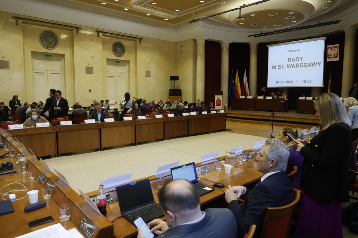 Awantura na sesji rady Warszawy o Strefę Czystego Transportu 