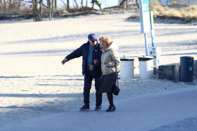 Stefan Friedmann z żoną na spacerze