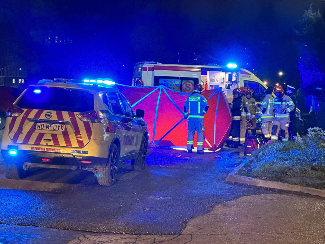 Makabra we Włochach. Kierowca bmw przejechał pieszą