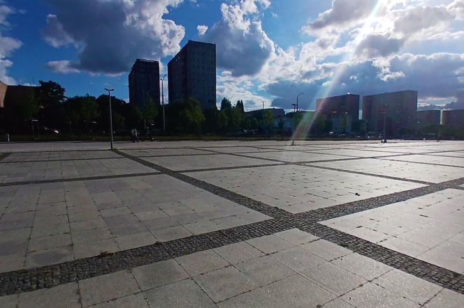 Plac przed Netto Areną przed zmianami