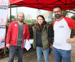 Na skrzyżowaniu ul. Radzymińskiej z ul. Naczelnikowską brakuje przejścia dla pieszych. Czy udręka mieszkańców kiedyś się skończy?