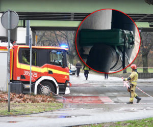 Kolejna akcja pirotechników. Tajemniczy pakunek ukryty pod wiaduktem w Warszawie