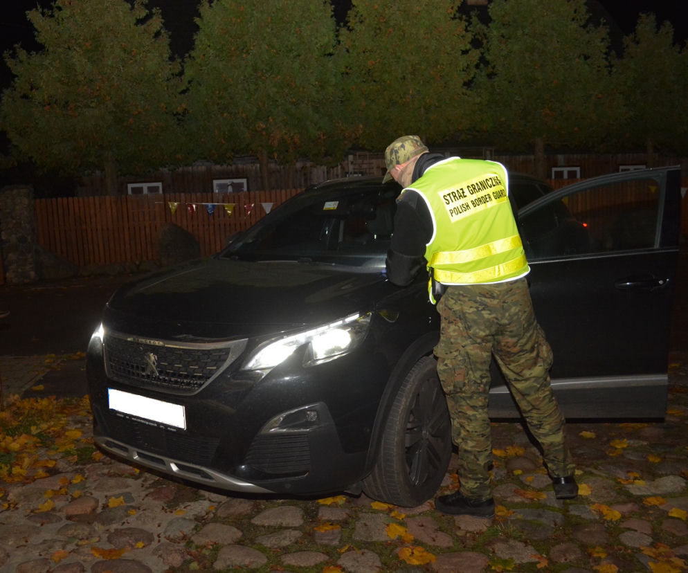 Litwini próbowali przemycić kradzionego SUV-a