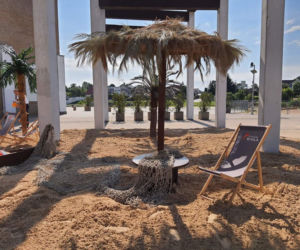 Nowa plaża w Białymstoku przy galerii Białej. Palmy, leżaki, piasek [ZDJĘCIA]