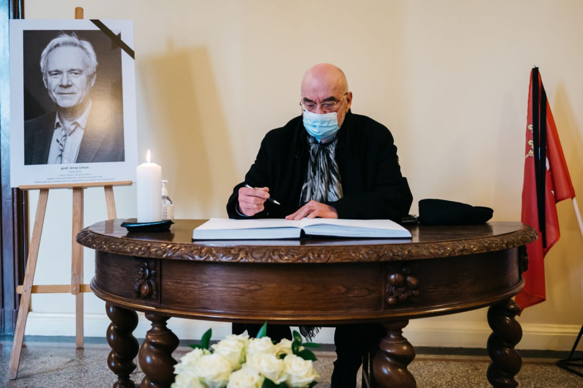 Księga kondolencyjna zmarłego prof. Jerzego Limona