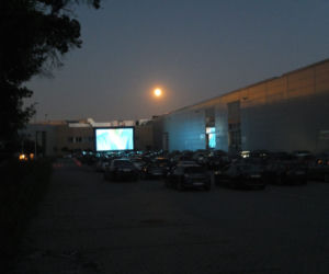 W kinie w Lublinie...nocą w samochodzie. Ruszyło pierwsze kino samochodowe