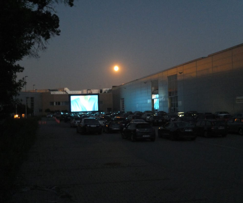 W kinie w Lublinie...nocą w samochodzie. Ruszyło pierwsze kino samochodowe