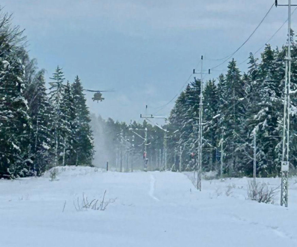 Atak zimy na Warmii i Mazurach. Do akcji wkroczył Black Hawk. Ma strącać śnieg z drzew