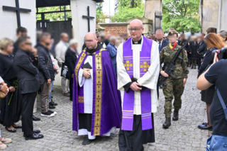 Tak pożegnały Jana Frycza córka i wnuczka. Trudno się nie rozpłakać