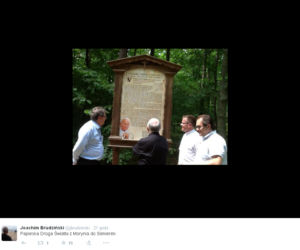 Wyluzowany Kaczyński na łódce bez krawata [ZDJĘCIA]