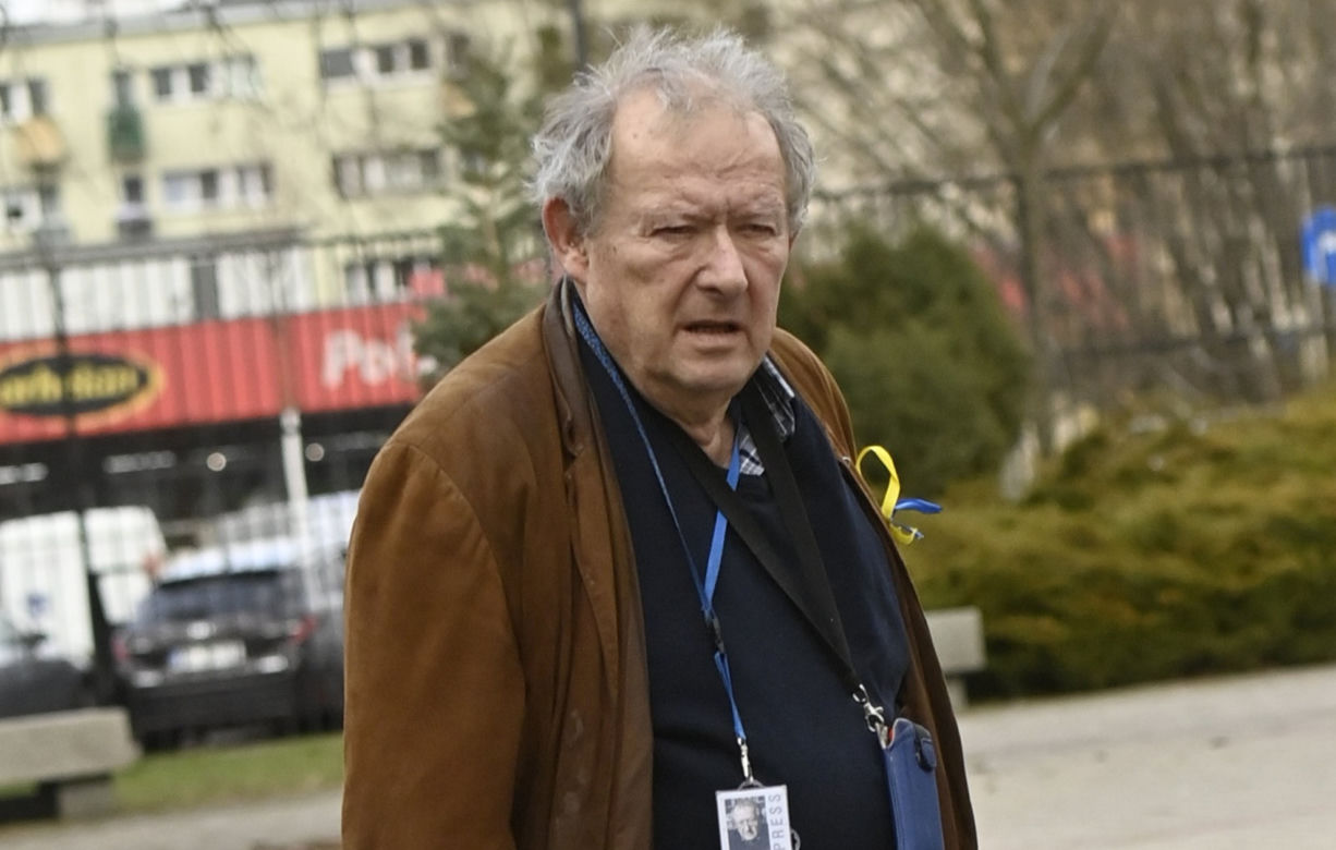 Adam Michnik na pogrzebie Janusza Weissa