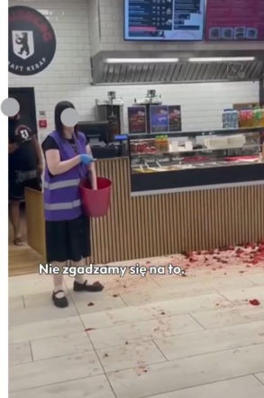 Aktywiści zaatakowali kebab związany z Filipem Chajzerem