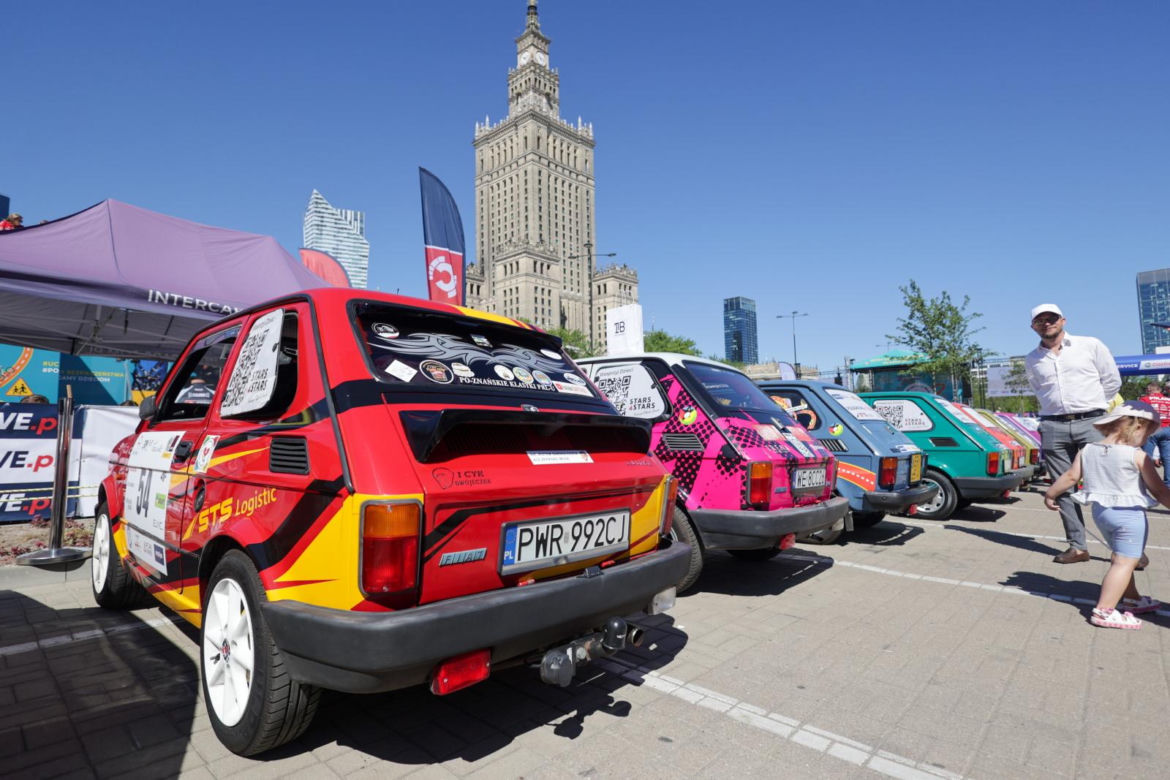 98 Fiatów 126p jedzie trasą wokół Bałtyku