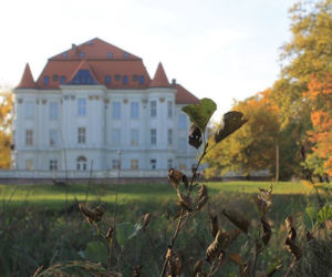 Po zamku nie widać już pożaru, który dotknął budynek po wojnie