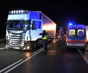 Dargobądz. Zginęła 25letnia kobieta uderzając w tył samochodu ciężarowego
