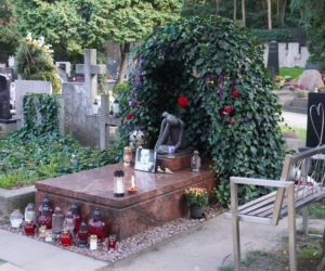 Grób Kory