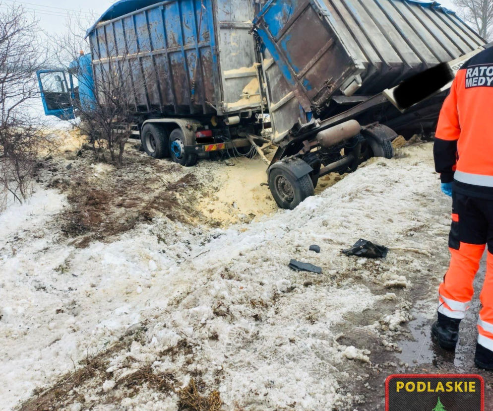 Zderzenie osobówki i pojazdu ciężarowego pod Łomżą. Jedna osoba trafiła do szpitala