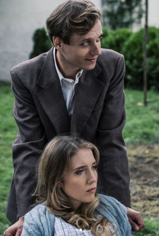 Stulecie Winnych 5 sezon. Agnieszka (Ina Sobala), Michał Śniegocki junior (Marcin Franc)