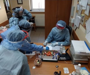 Nie tylko siostry dominikanki! W bocheńskim DPS pomaga też ksiądz z Kazachstanu. Kim jest?