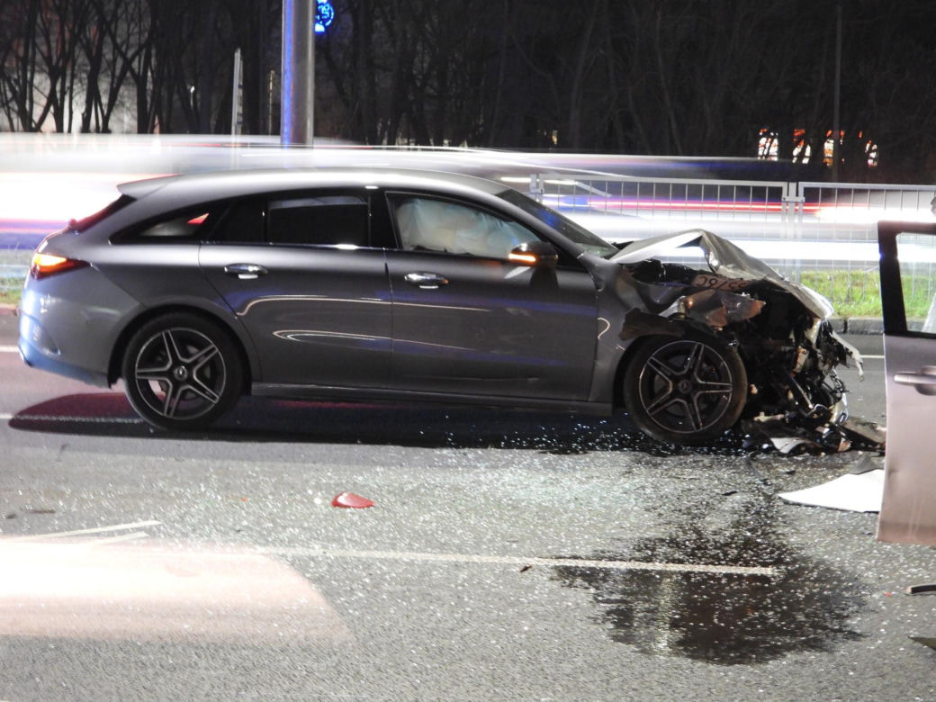 Miał trzy promile, rozbił cztery auta. 26-latek roztrzaskał się w Warszawie