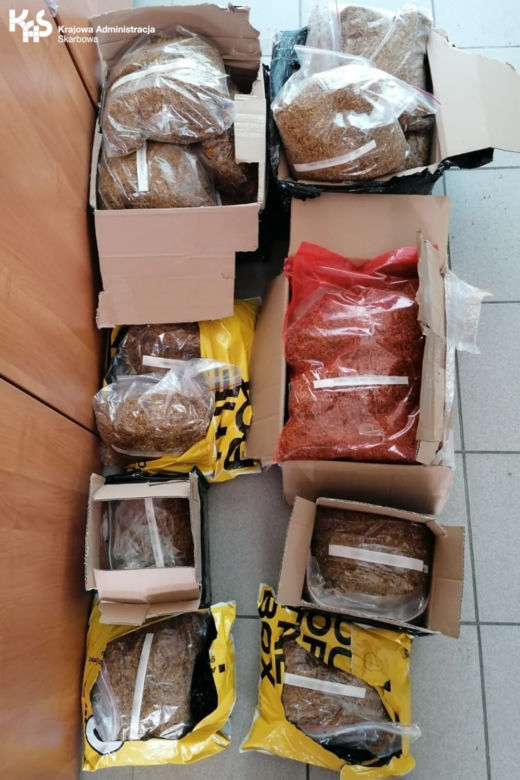 Elbląg. Ponad 24 kg tytoniu na terenie dwóch firm kurierskich. Paczki prześwietlił skaner [ZDJĘCIA]