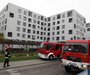 Spłonęło 20 samochodów. Budynek przy Górczewskiej nie nadaje się do zamieszkania
