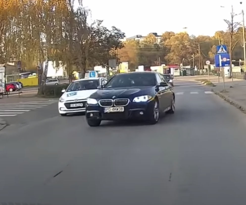 Kierowca BMW wyprzedzał na czołówkę