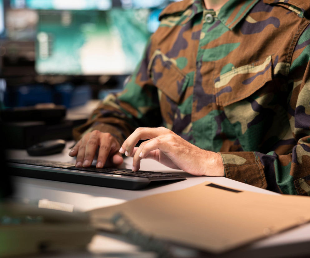 Wojsko w Olsztynie wyprzedaje mienie. Można kupić samochód w atrakcyjnej cenie