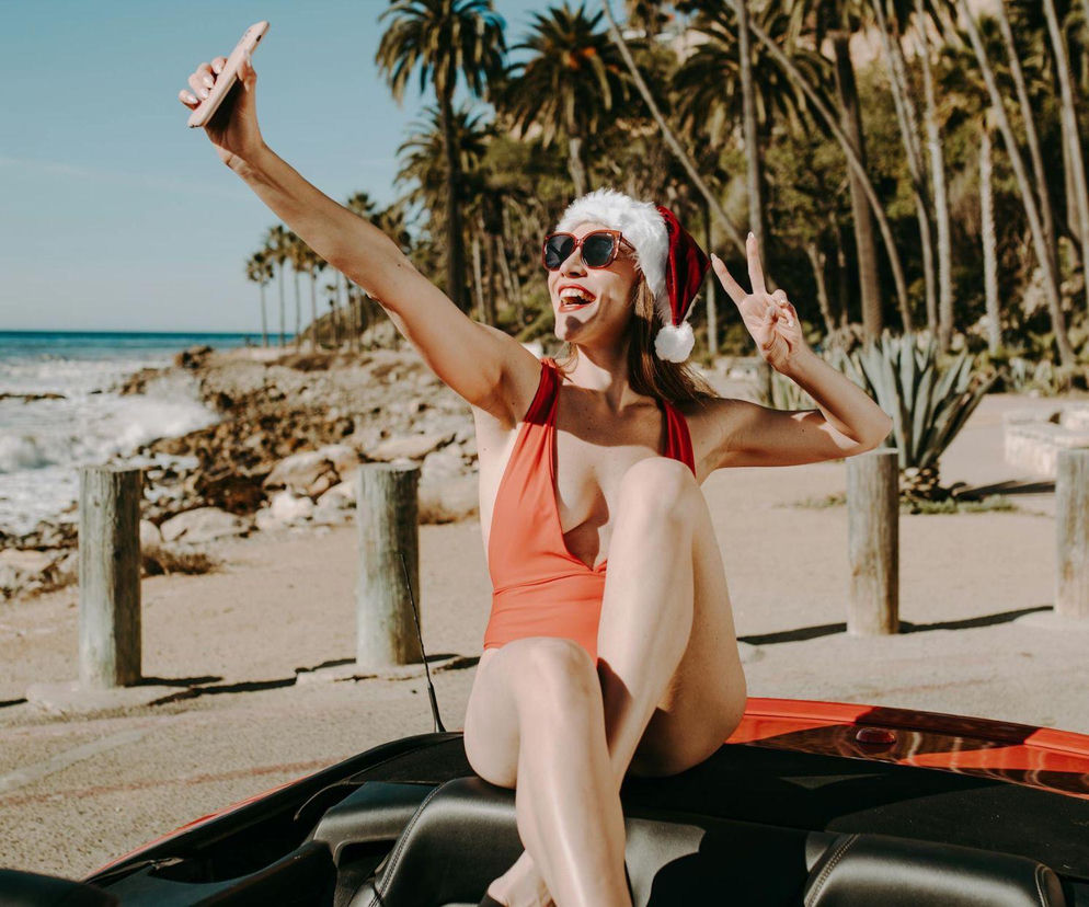 Święta na plaży zamiast przy choince. Polacy wybierają Boże Narodzenie w ciepłych krajach