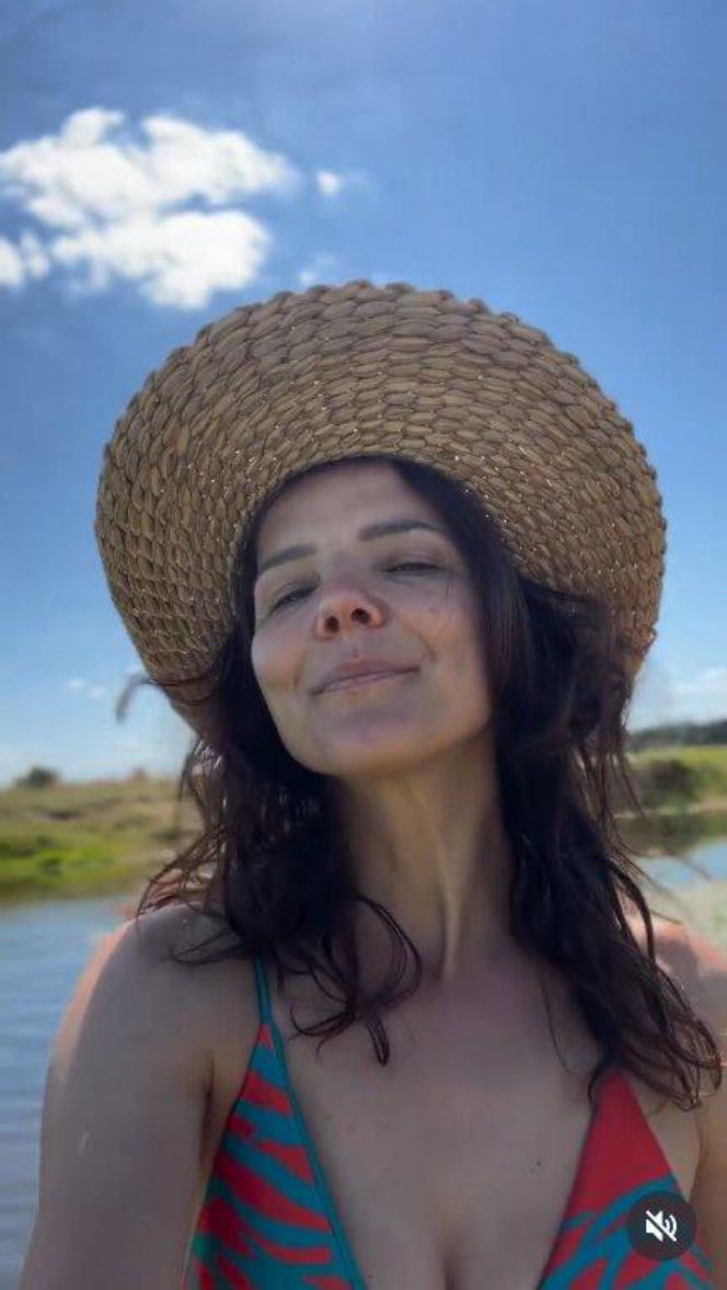 Tak Joanna Jabłczyńska odpoczywa na wakacjach. Bikini, kapelusz i zero makijażu