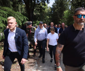 Prezydent RP Karol Nawrocki podczas trekkingu z harcerzami, młodzieżą i społecznikami pod hasłem Szlak Pamięci w Cassino