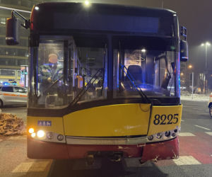 Nocny wypadek autobusu w Warszawie