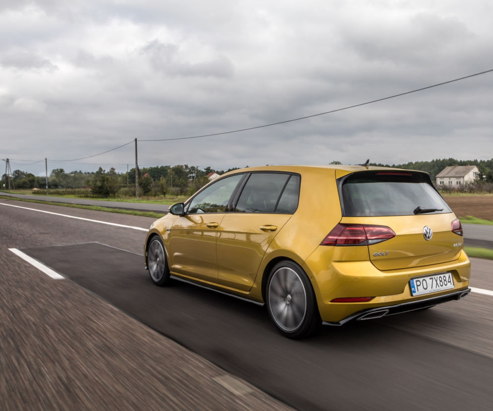 jazda samochodem, ruch drogowy, Volkswagen Golf