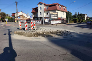 Zniszczone przez ciężarówki rondo na skrzyżowaniu ulic Starowiejskiej, Mazura i Geodetów w Siedlcach zostanie wyremontowane