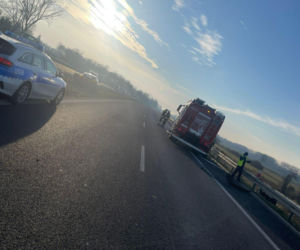 Ferrari uderzyło w audi. Zablokowany odcinek S5 niedaleko Kościana