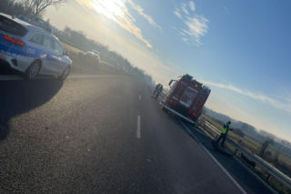 Ferrari uderzyło w audi. Zablokowany odcinek S5 niedaleko Kościana